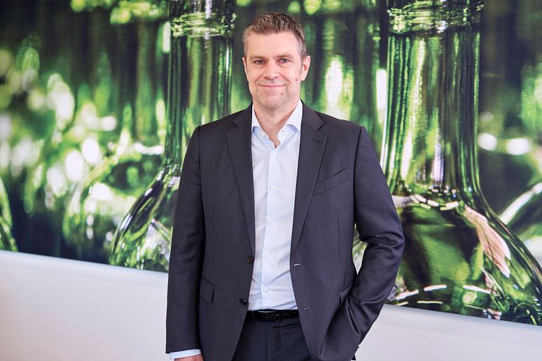 Since 1 January 2026, Dr Lukas Burkhardt is the new CEO of the Vetropack Group.