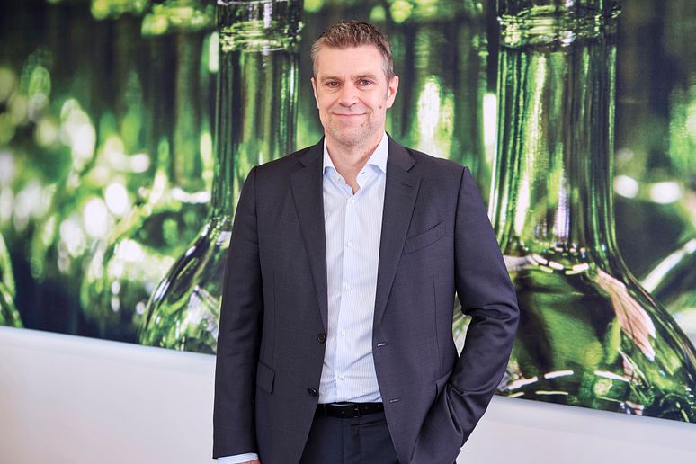 Od 1. januára 2026 je Dr. Lukas Burkhardt novým generálnym riaditeľom skupiny Vetropack.