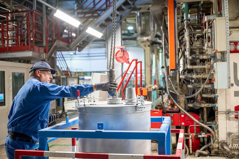 Colour frits for feeder colouring are lifted up the production line using a crane.